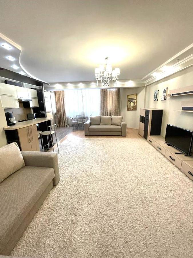 Large, Comfortable Apartment Chisinau Exterior foto